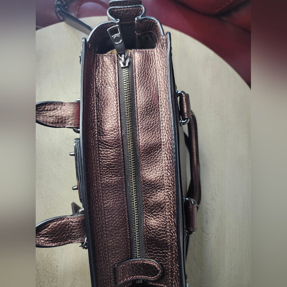 Coach Swagger In Bronze Like New - Picture 9 of 10